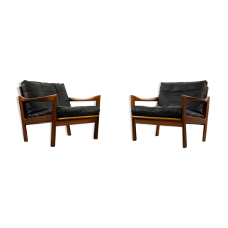 Pair of teak chairs in black leather by Illum Wikkelsoe for Niels Eilersen, Denmark