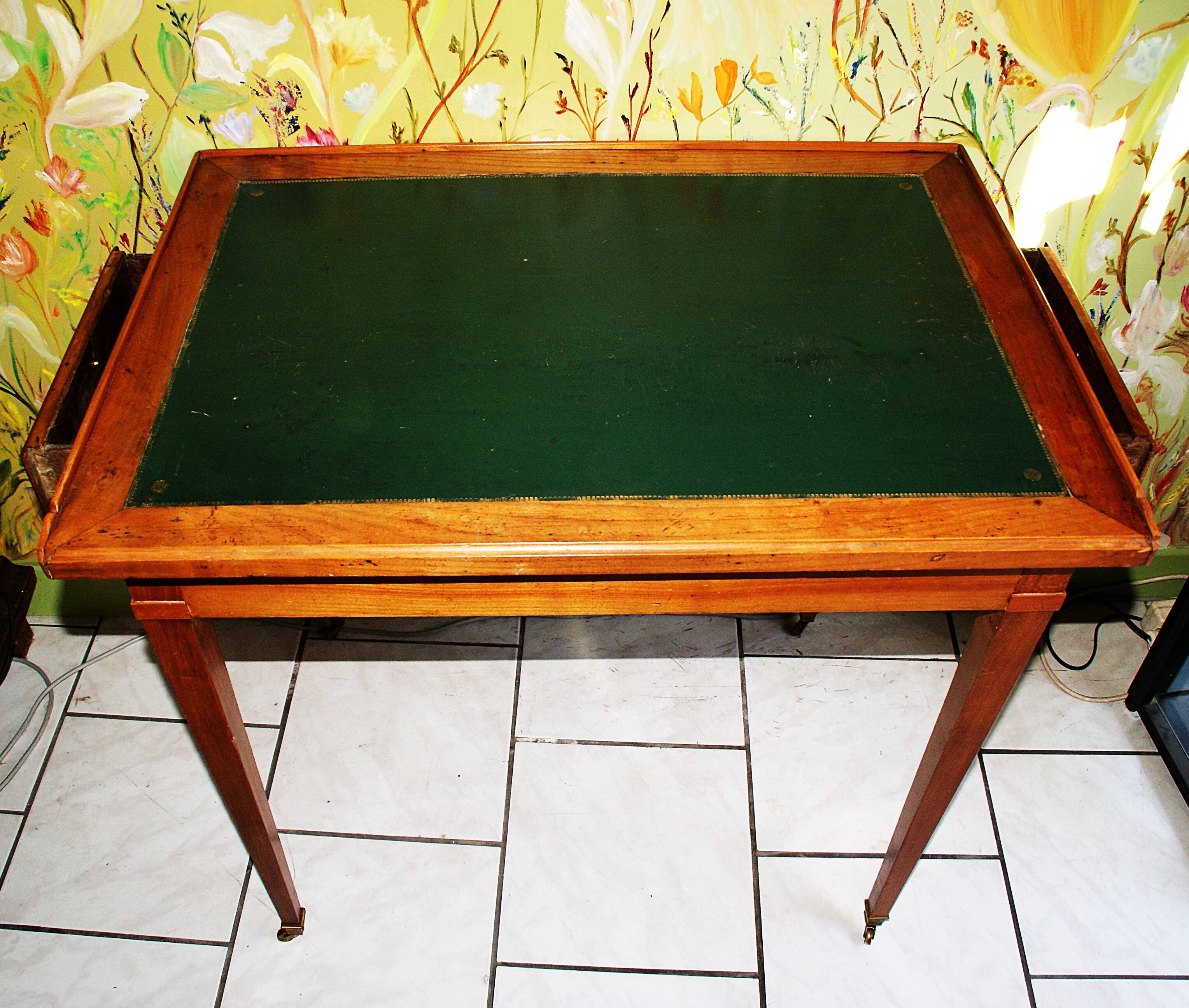 Small writing table Louis XVI