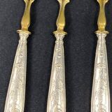 Suite of 3 dessert service elements with silver handles and sprinkler spoon