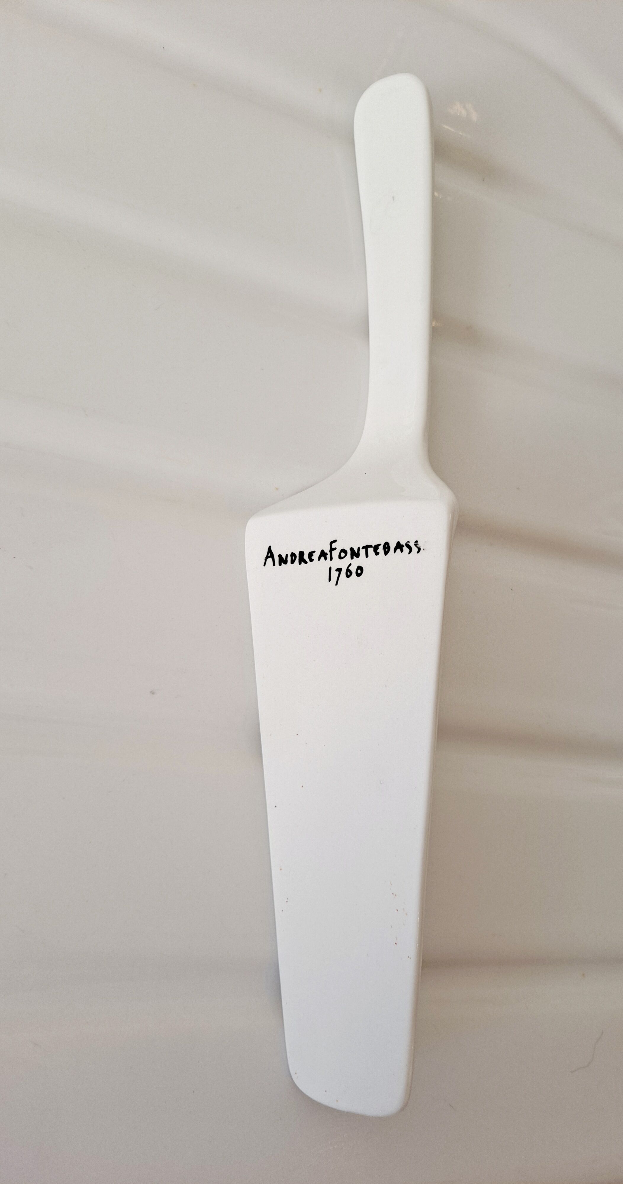 White porcelain pie shovel