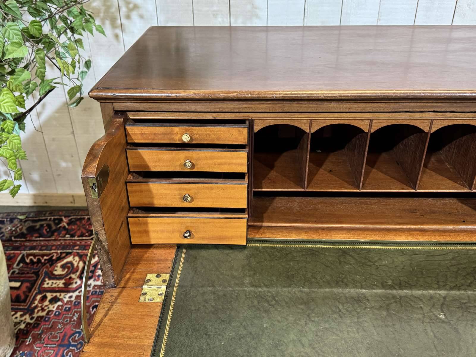 Commode secrétaire anglaise 19ème en acajou