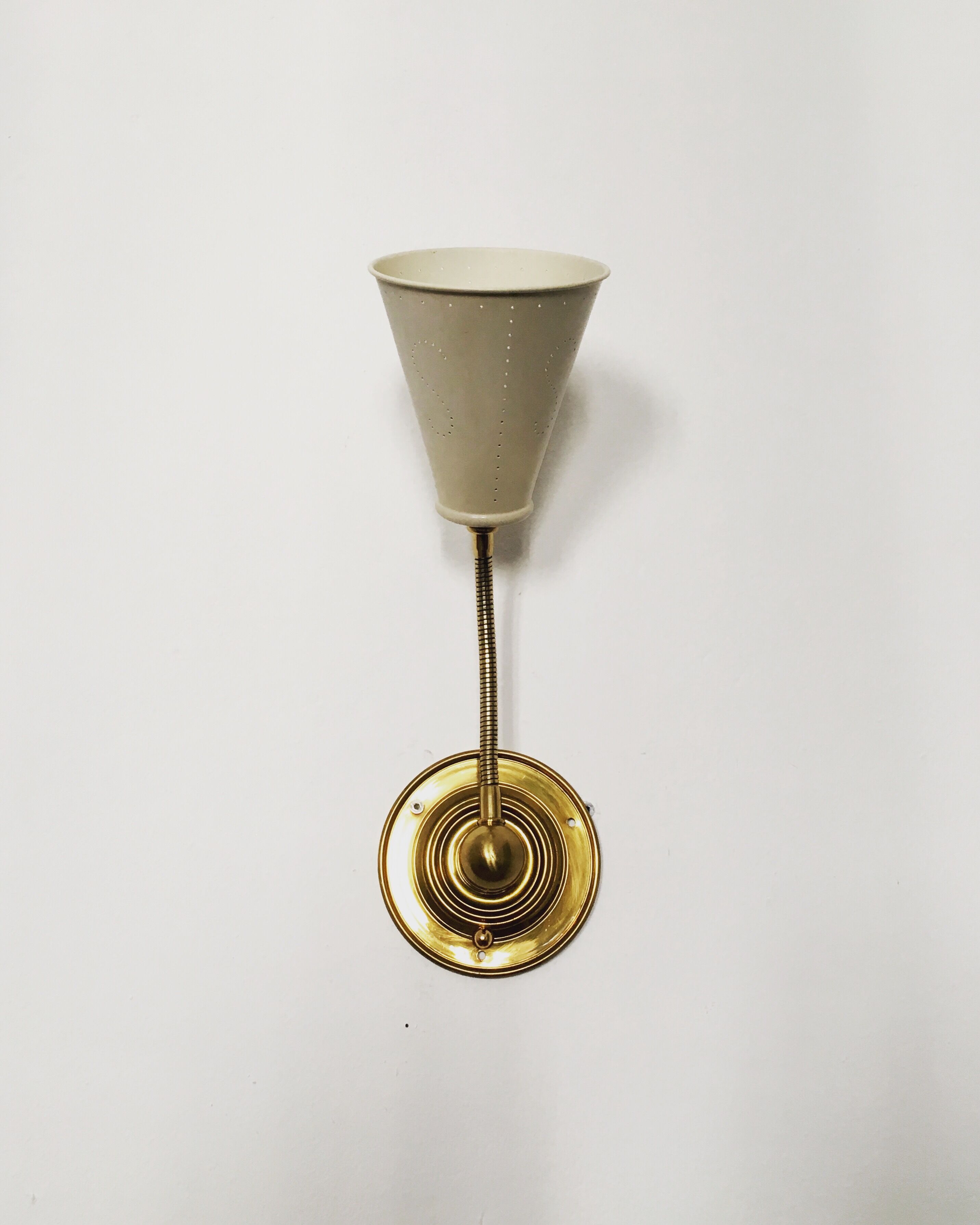 Magnificent adjustable italian Mid Century Modern brass wall sconce