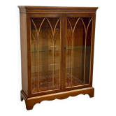 Vitrine anglaise en if des années 1950