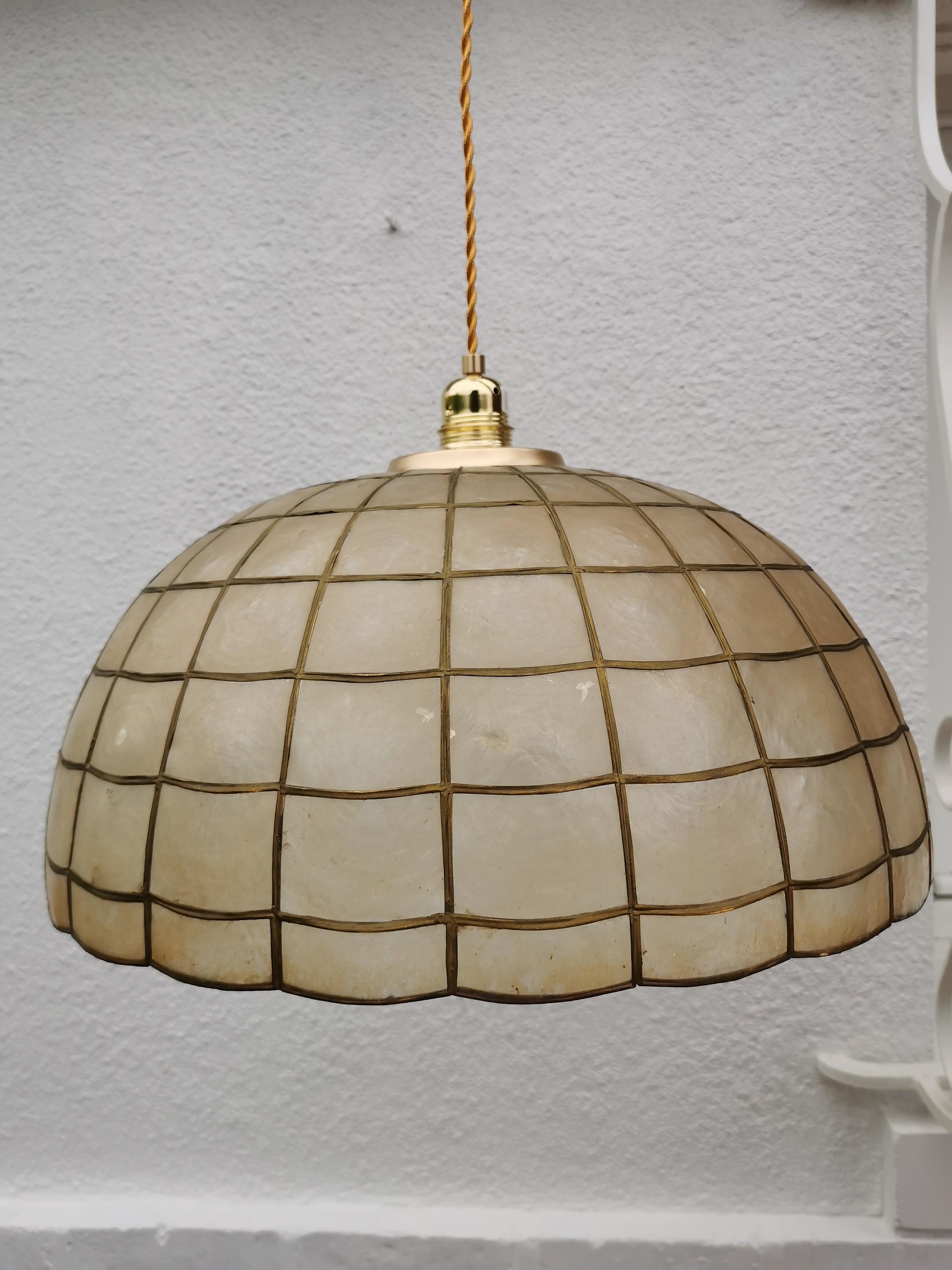 Suspension nacre et laiton 1960