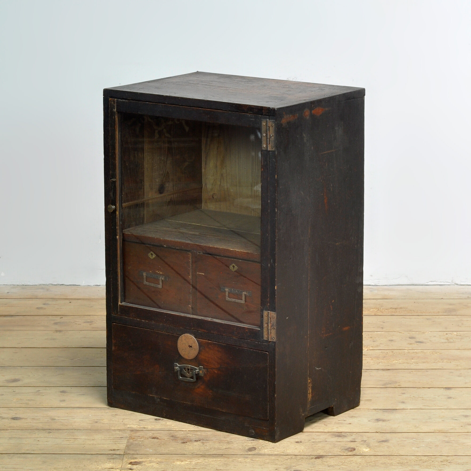 Small Japanese display cabinet, circa 1925