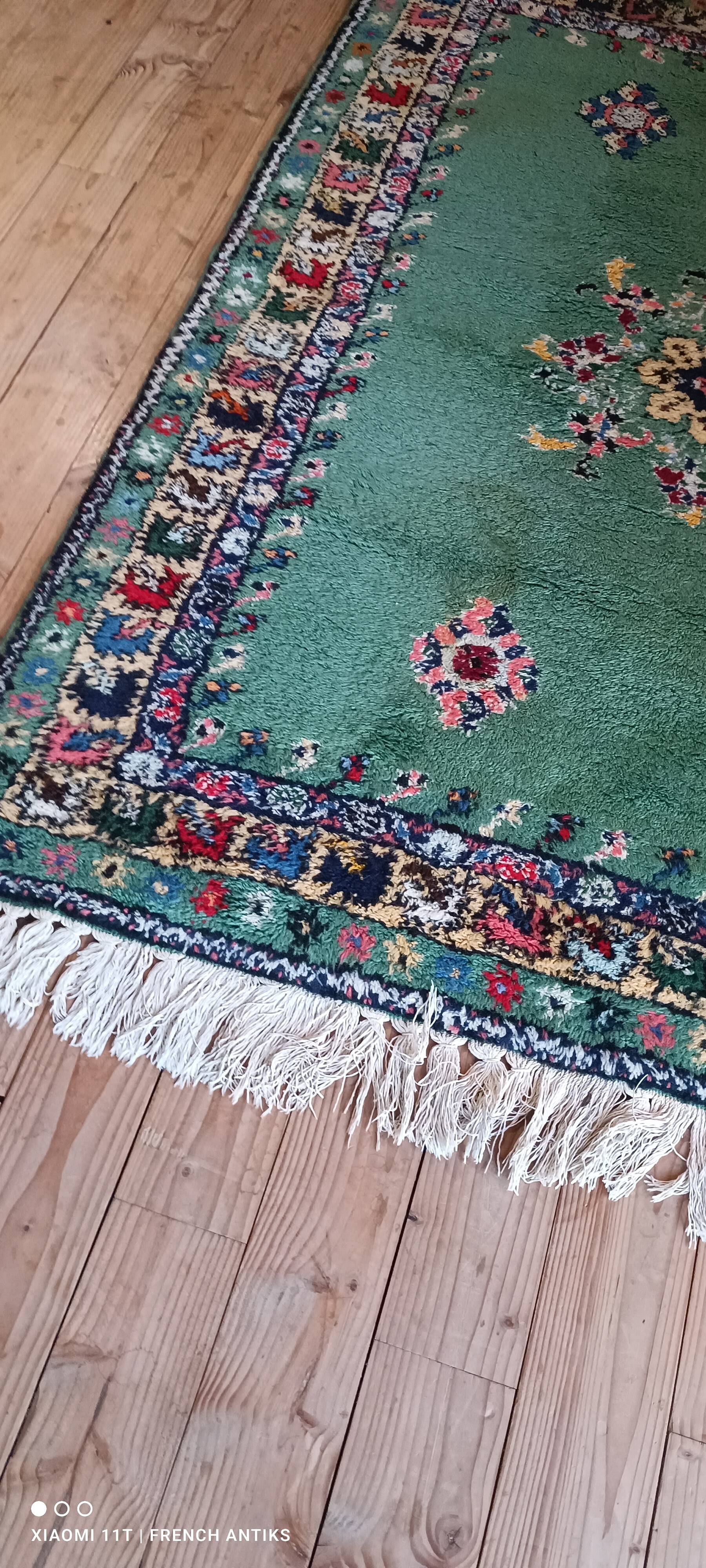 Oriental rug from Rabat, Morocco, vintage from the 1970s. Handcrafted.
