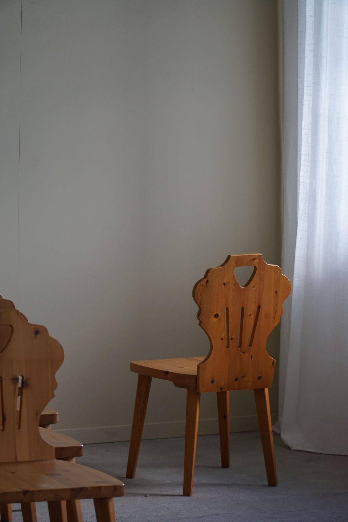 Set of 6 pine chairs