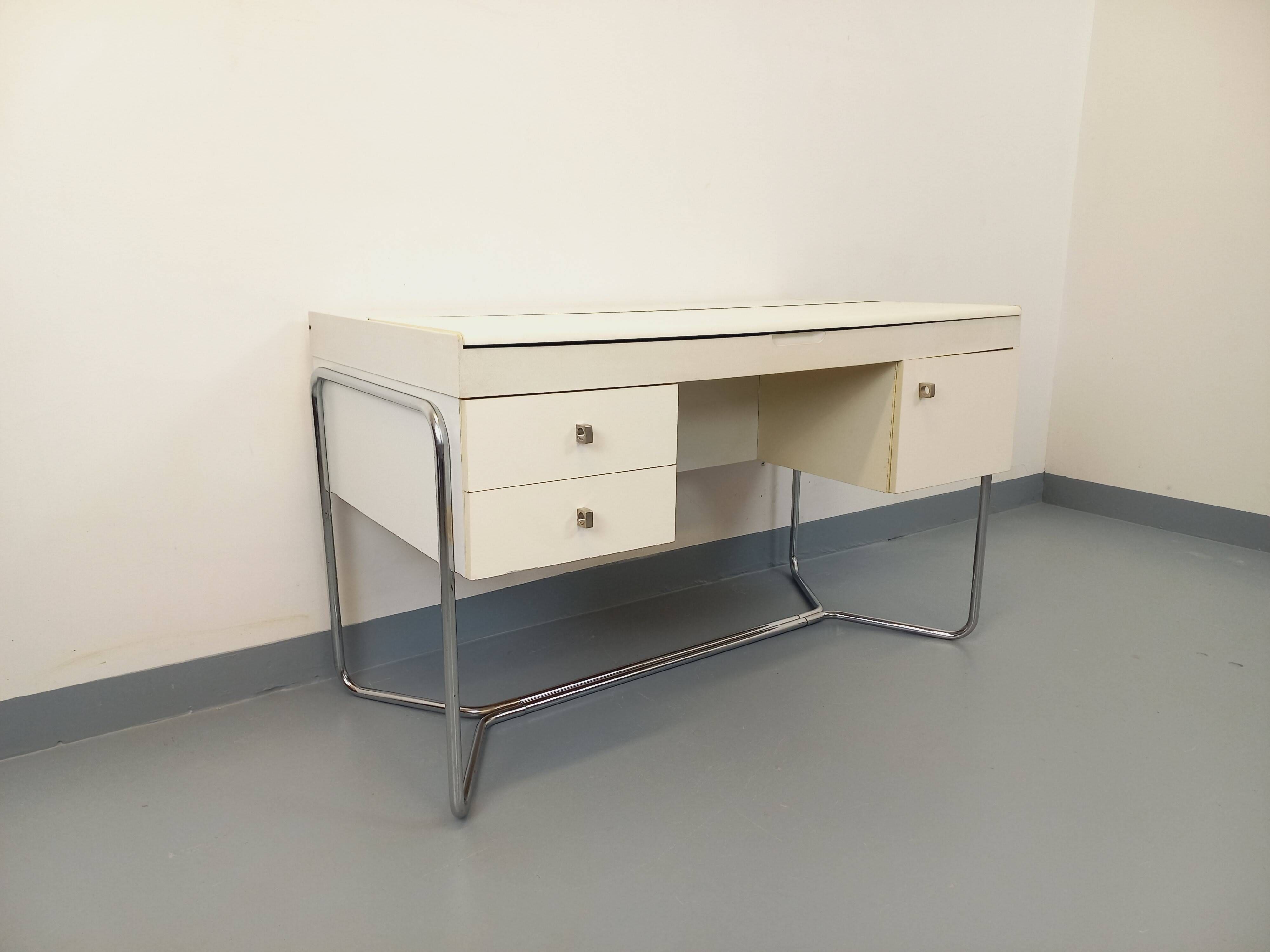 Vintage Bauhaus style desk in melamine and chrome metal from the 1970s.