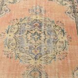 Tapis vintage en laine fait main, saumon doux et bleu marine, 183x264 cm