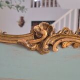 Miroir ancien de style Louis XV en bois et stuc doré.