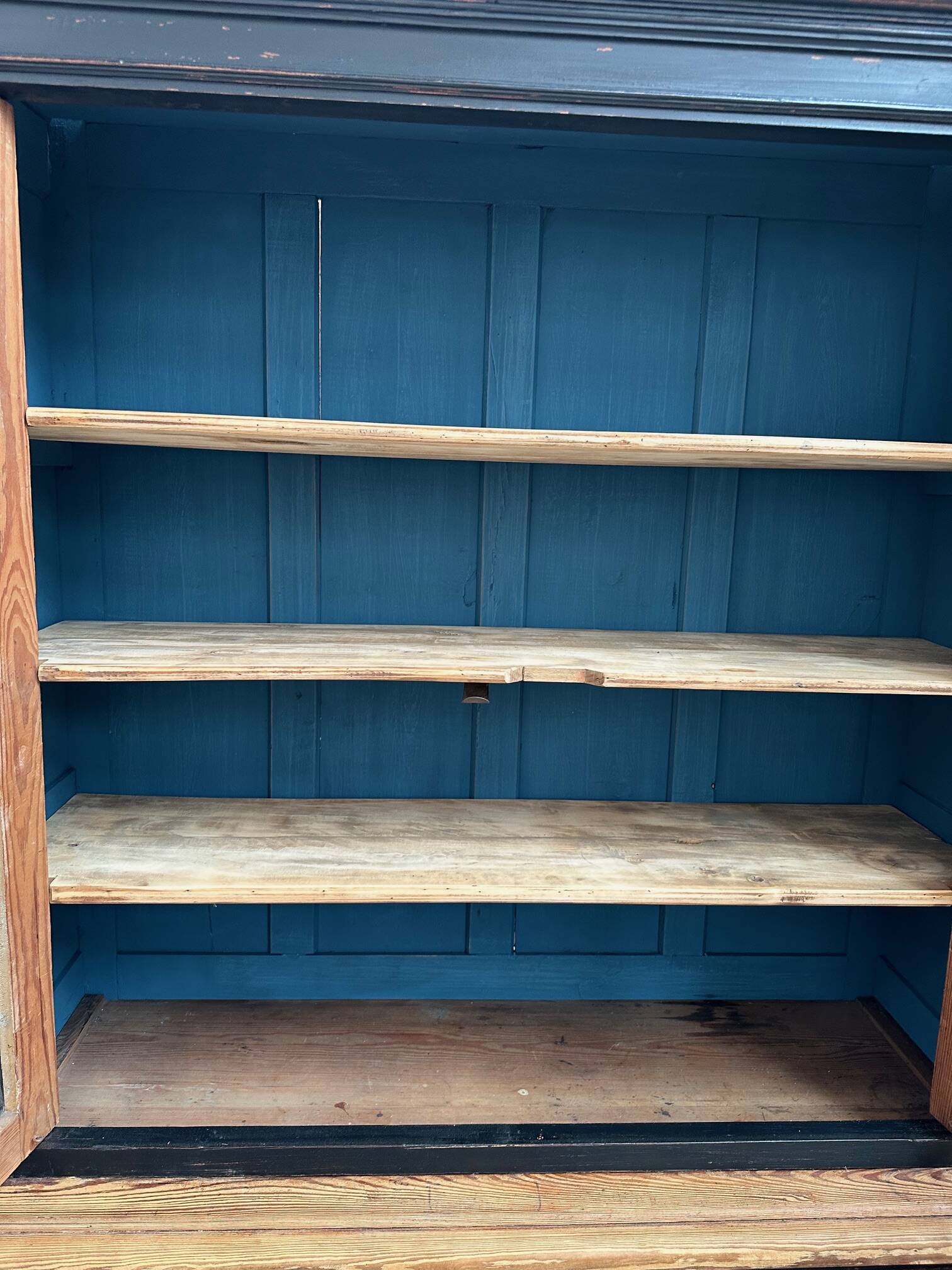 Early 20th century dresser