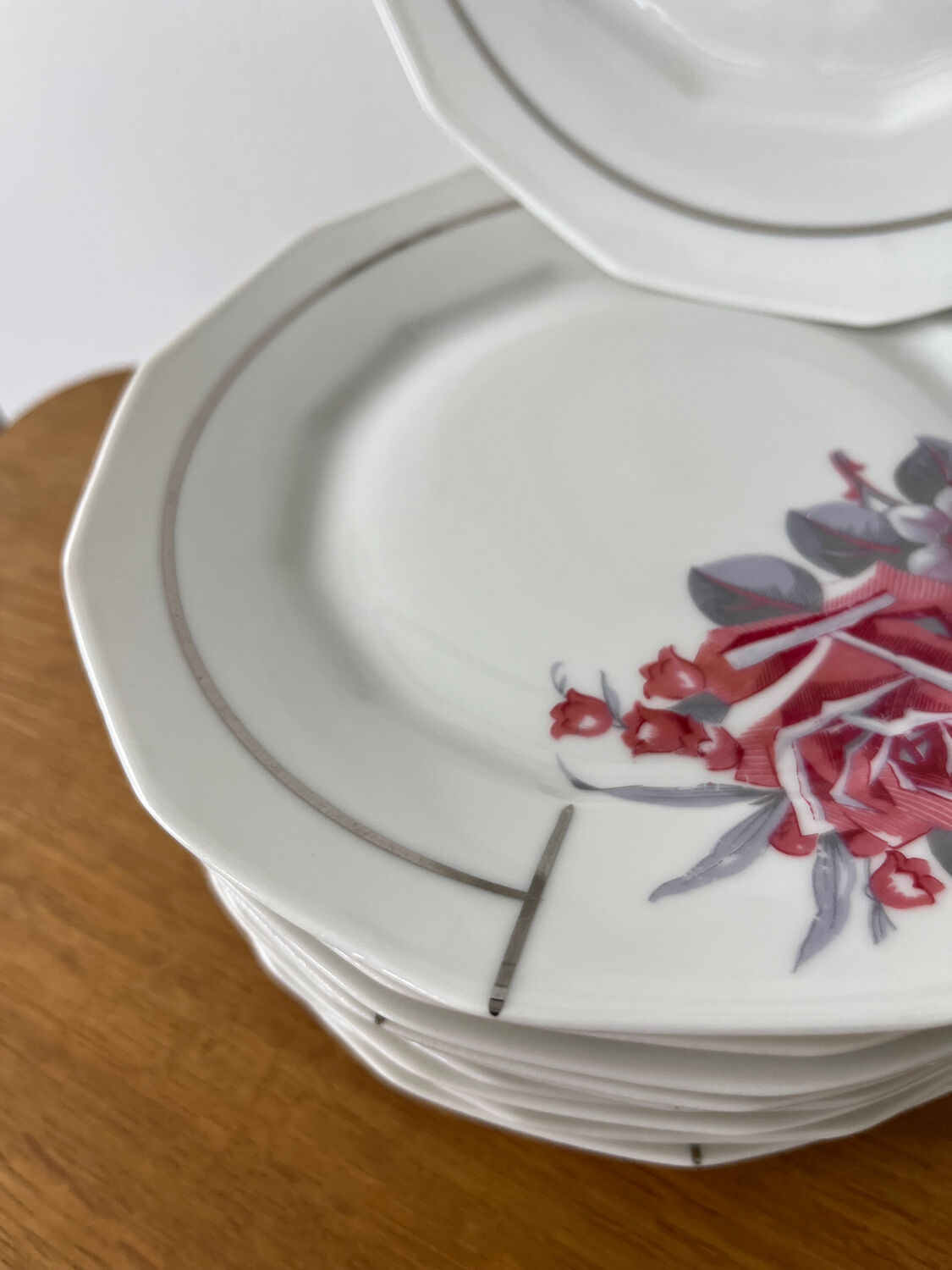 Set of 10 Art Deco porcelain dessert plates