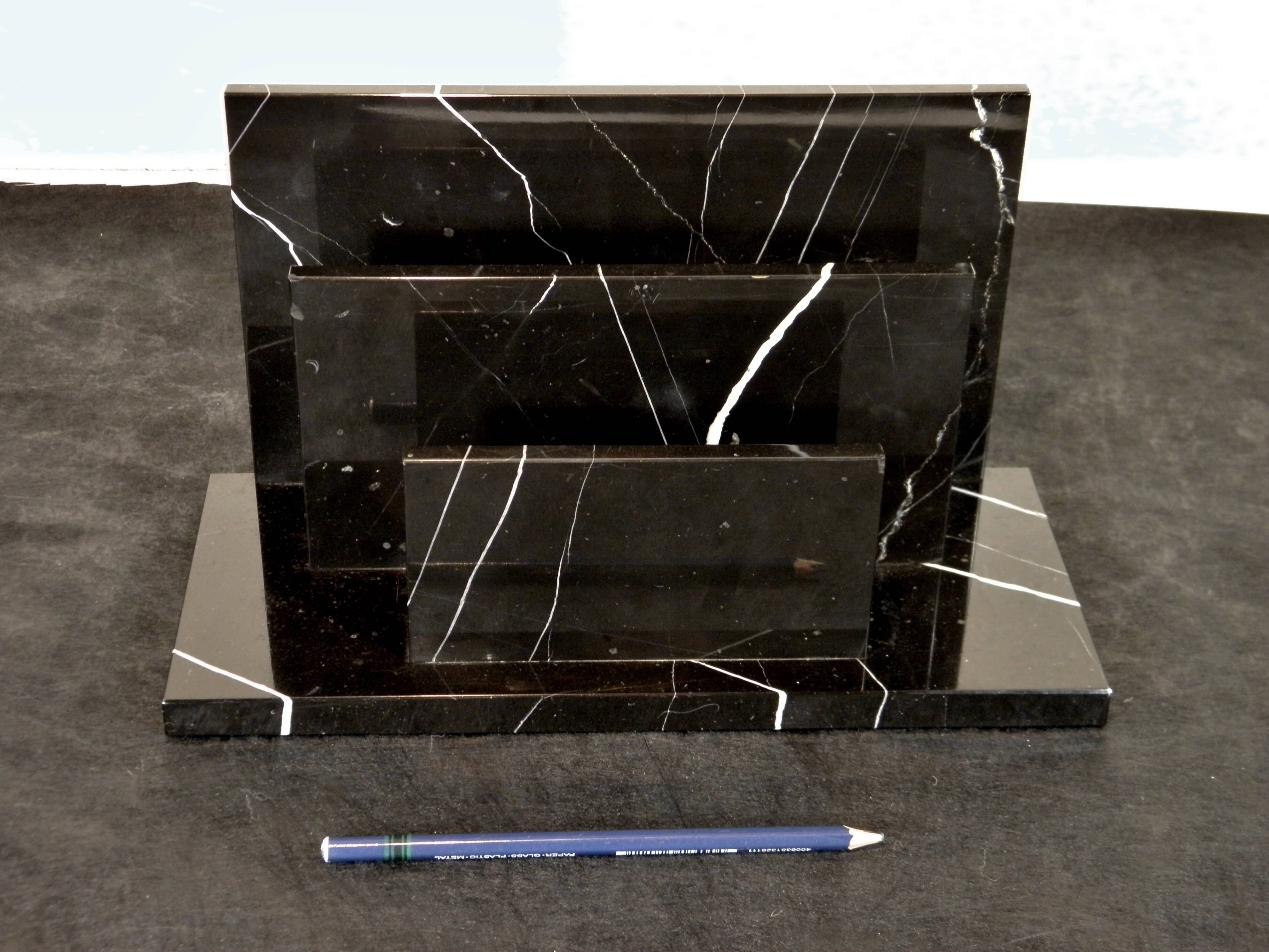 PORTE-LETTRES, RANGE-COURRIER en MARBRE