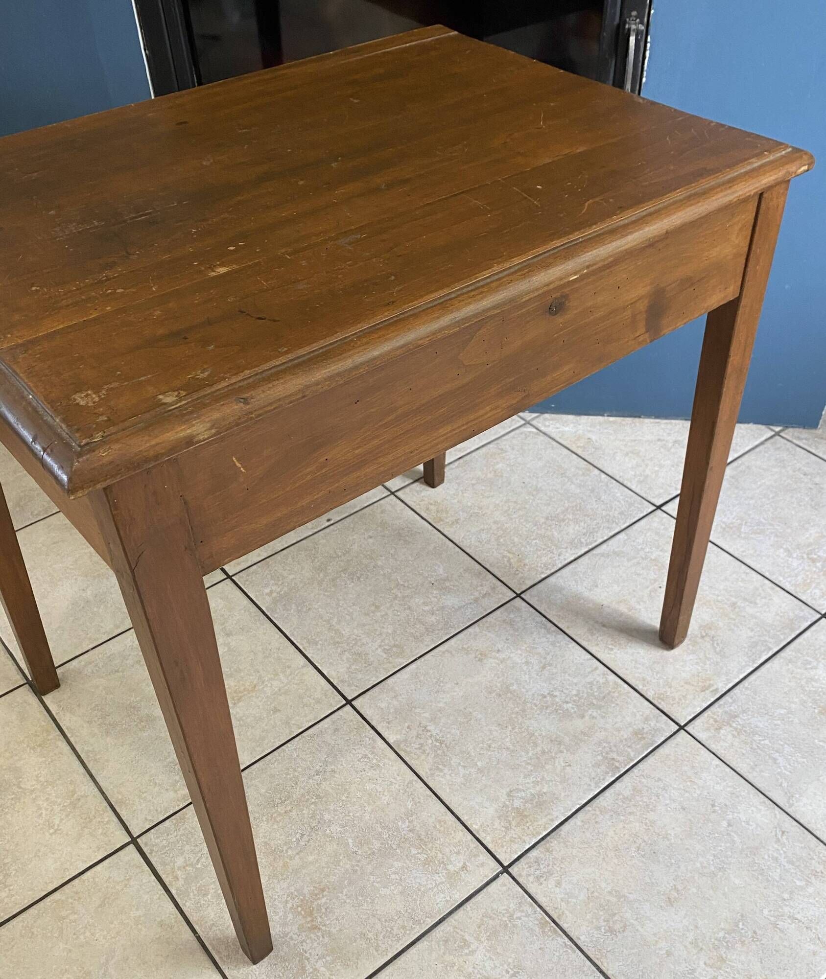 Desk with a large solid oak drawer from 1950, 78x58cm.