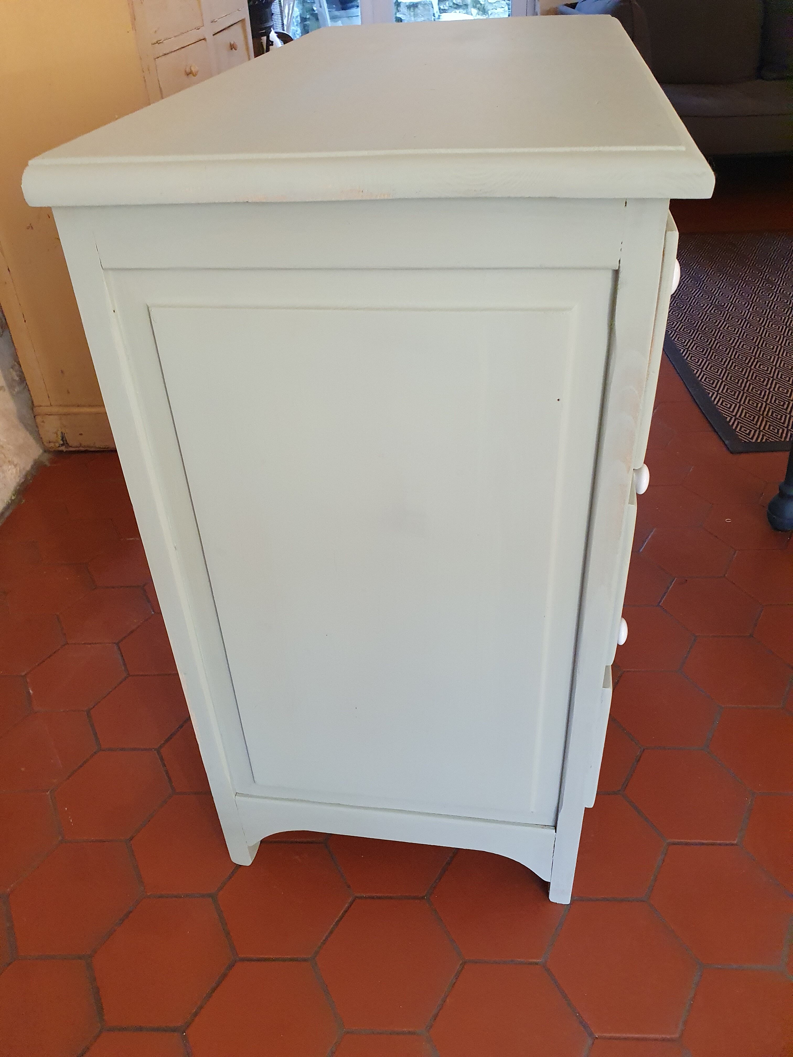 Vintage chest of drawers