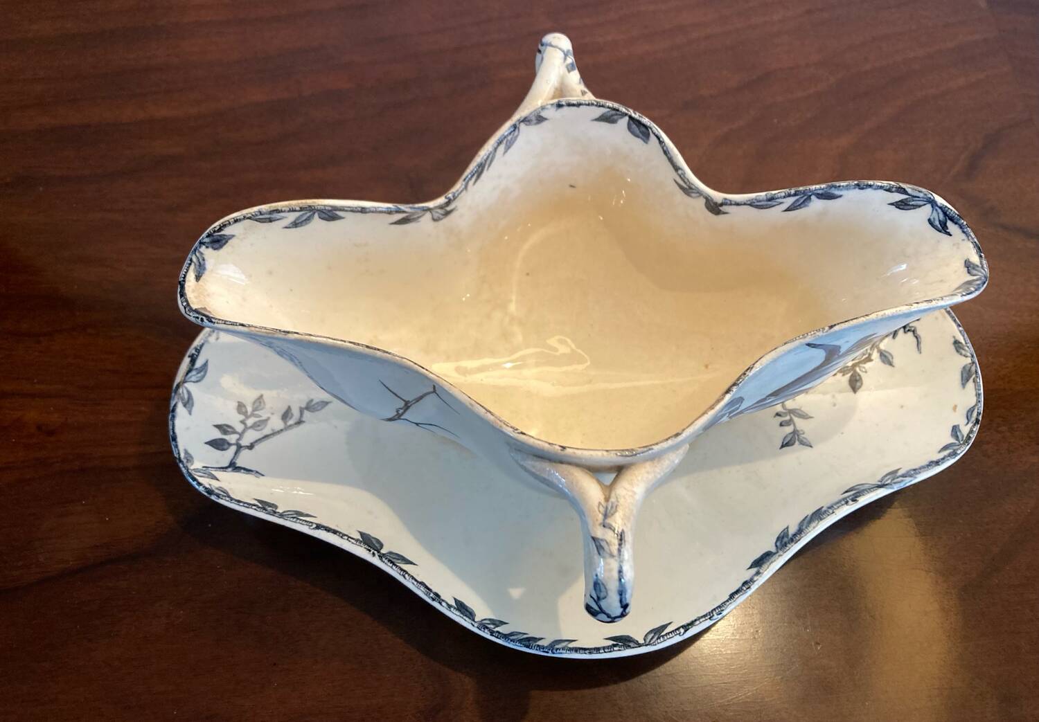 Grand Dépôt Spring Oxford iron clay sauce boat