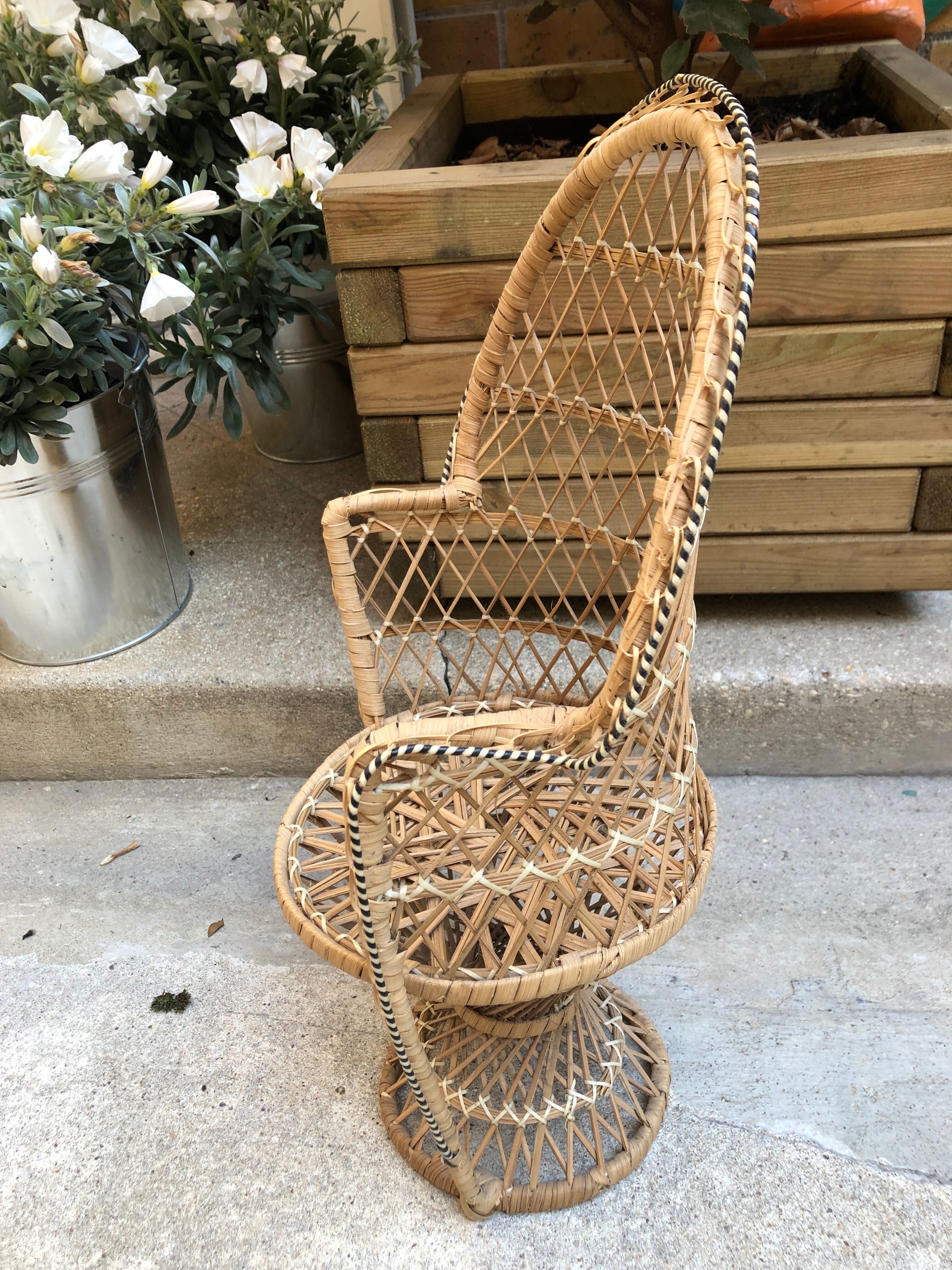 Emmanuelle doll chair