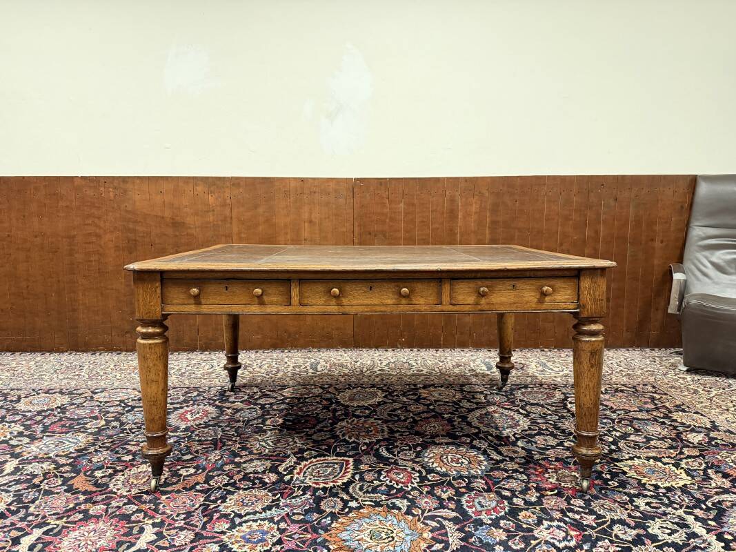 Classic English Writing Desk Partnerdesk