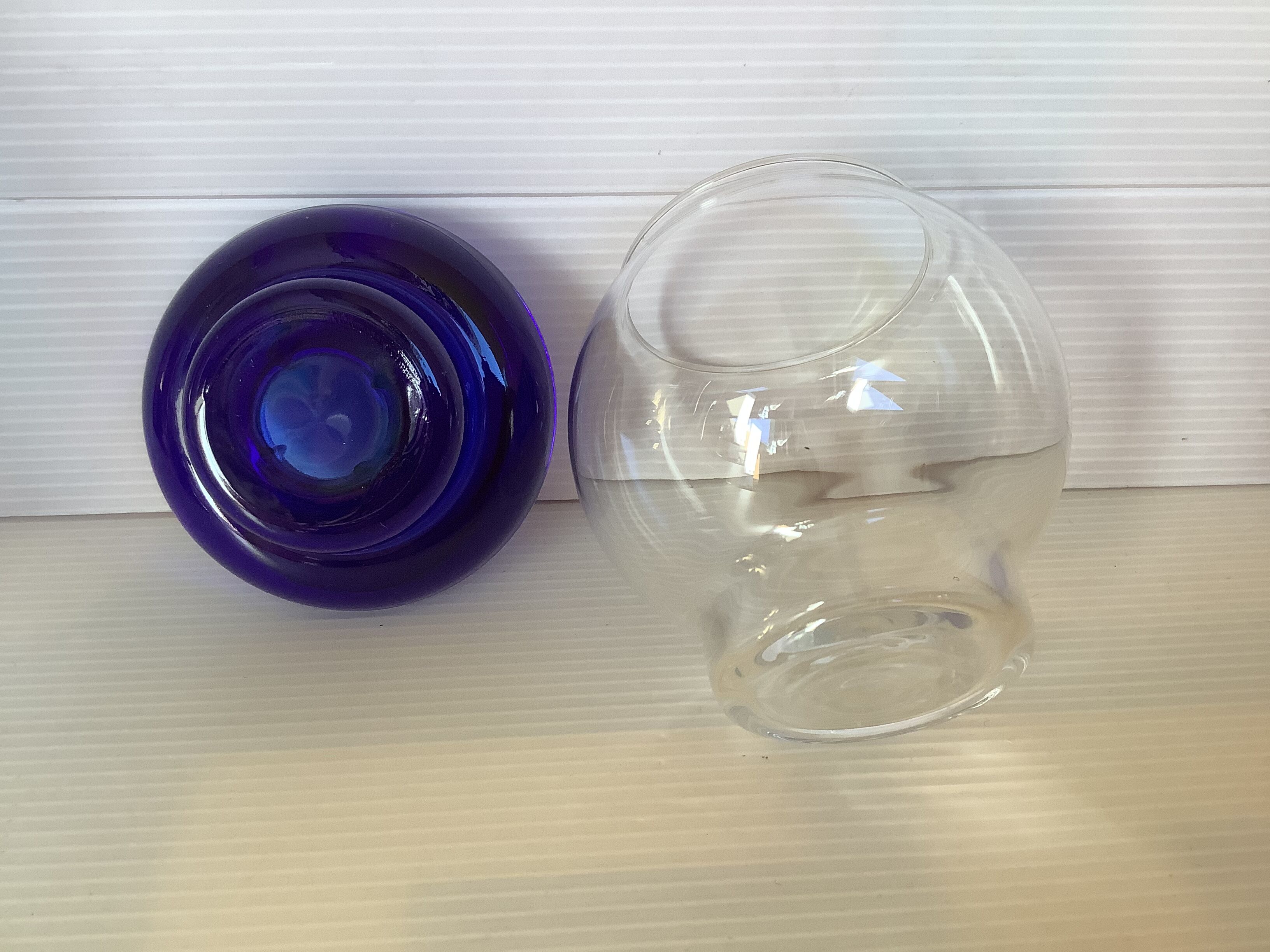 Paire de bougeoirs bleu cobalt en verre