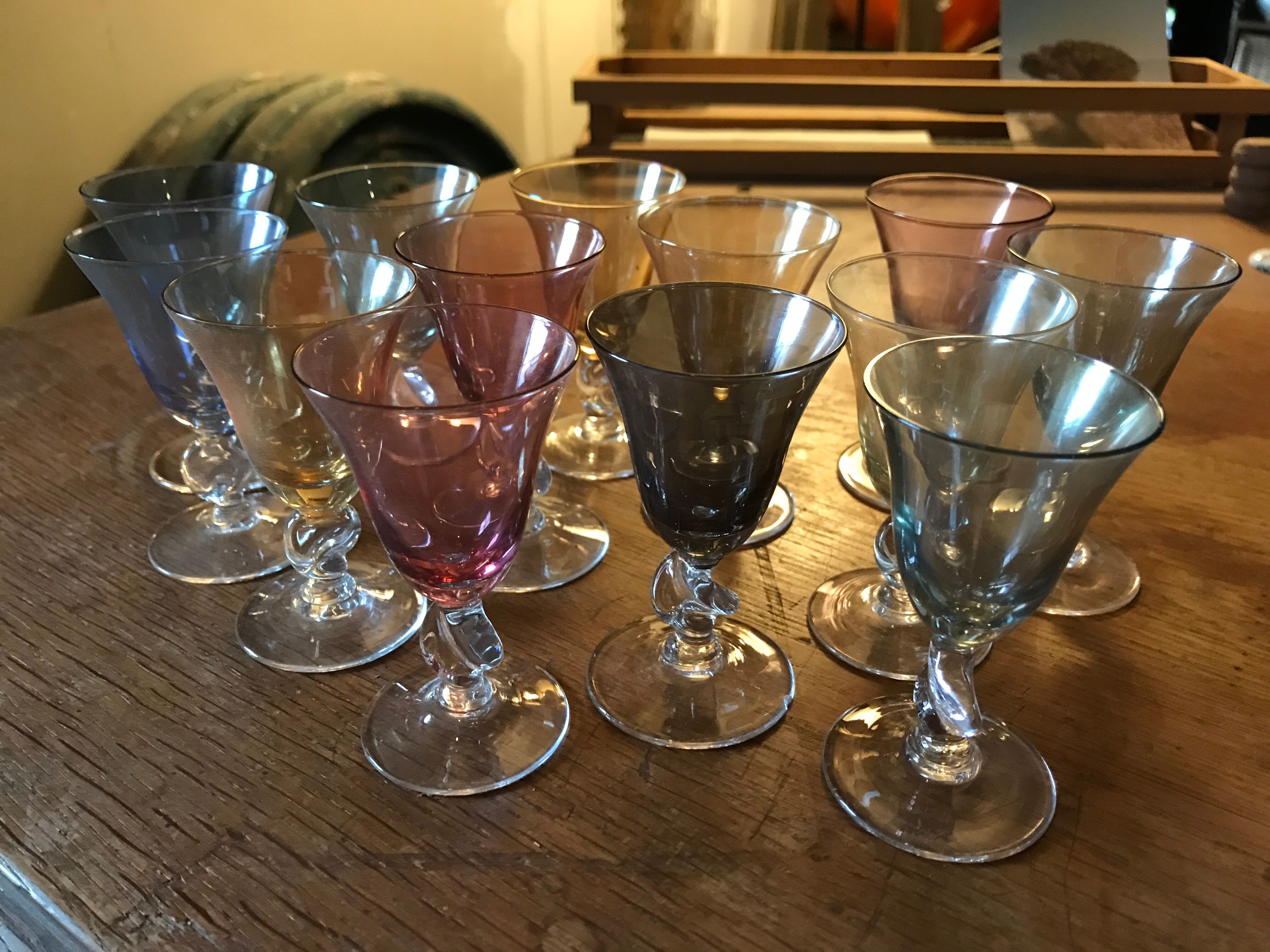 13 verres à liqueur