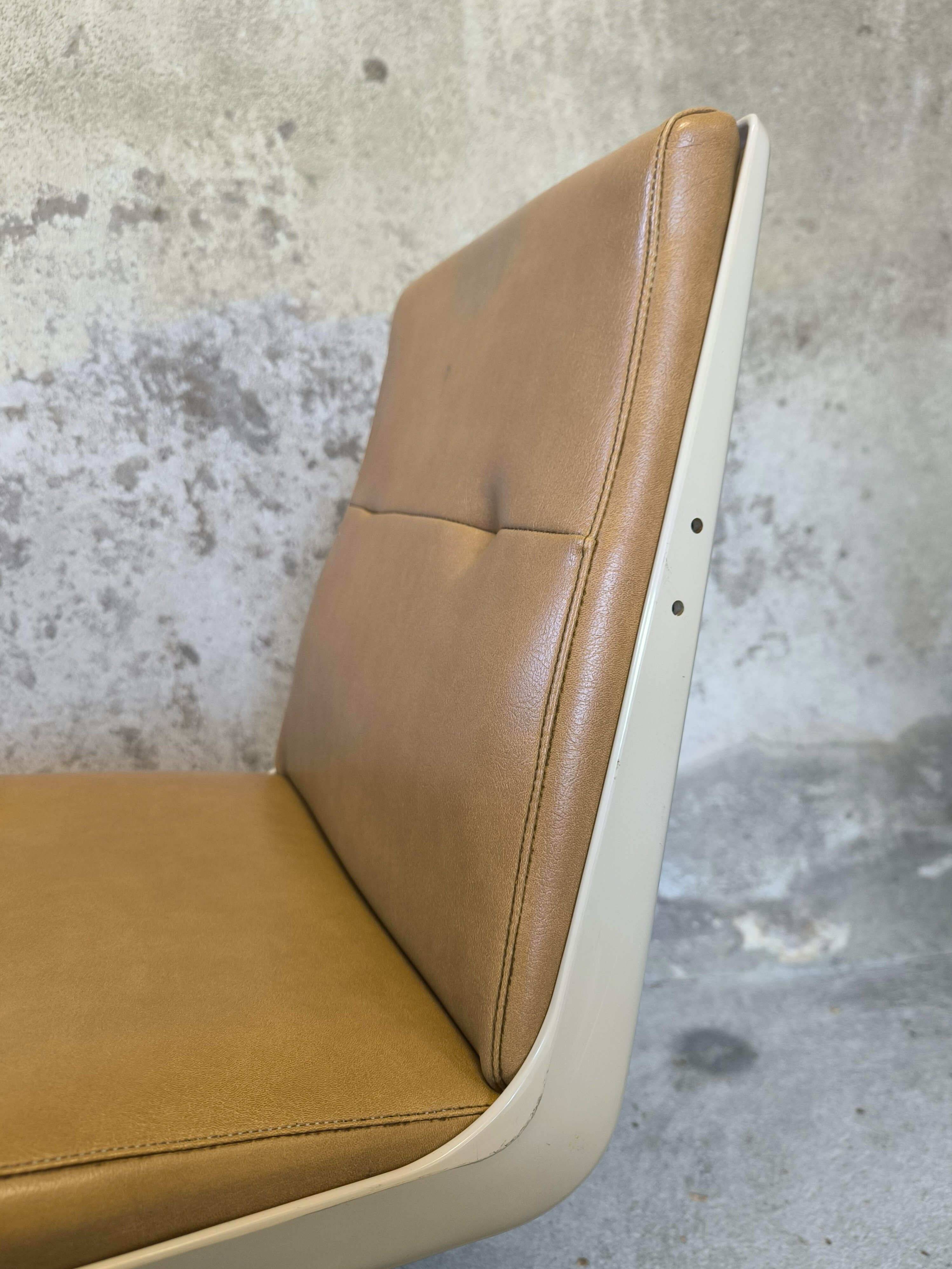 Vintage tulip leg chair.