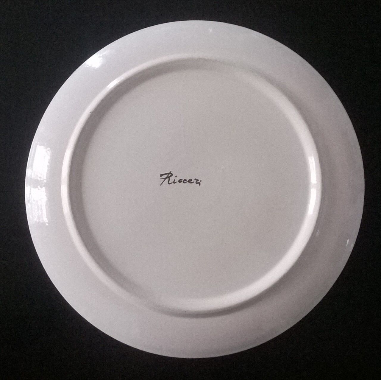 Italian dish décor leaves