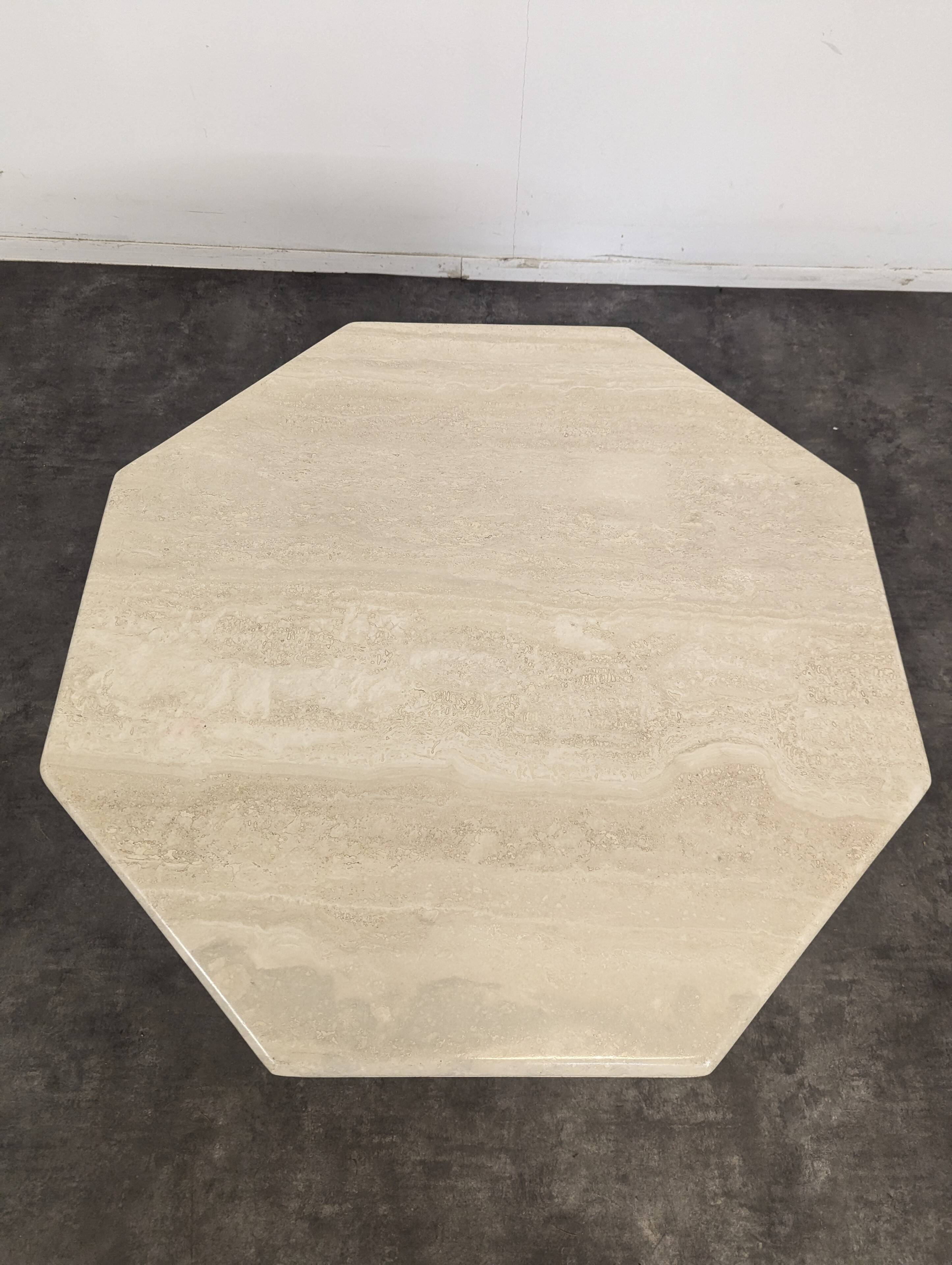 Italian design travertine coffee table from the 1980s.