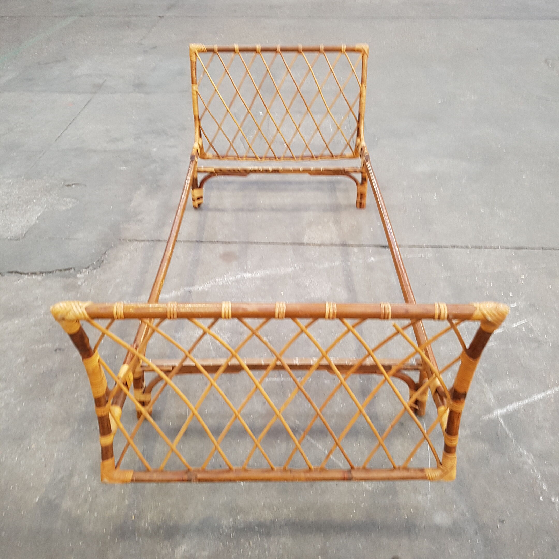 Lit enfant vintage en rotin