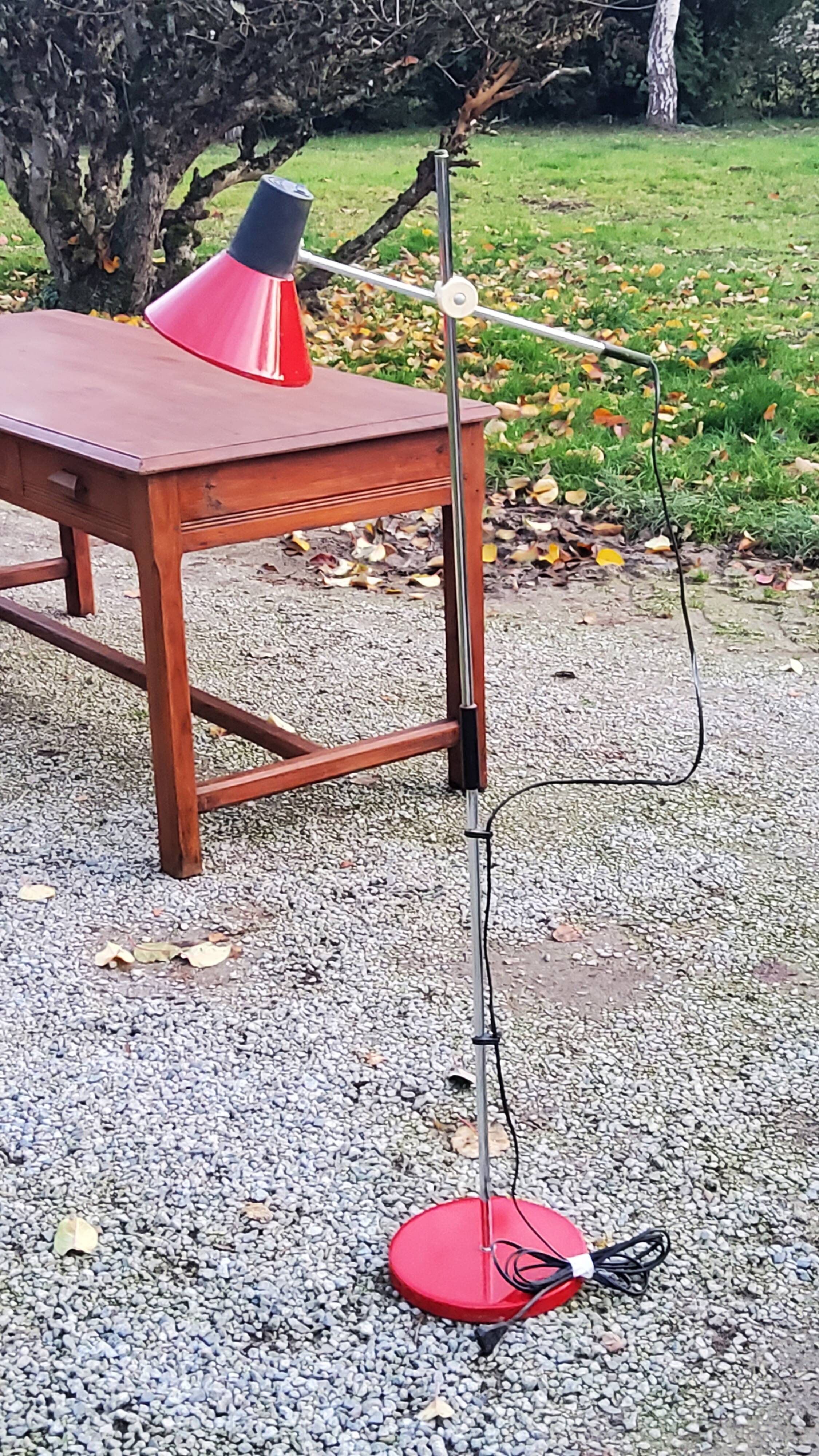 Designer reading lamp from the 70s in chrome and red lacquered sheet metal