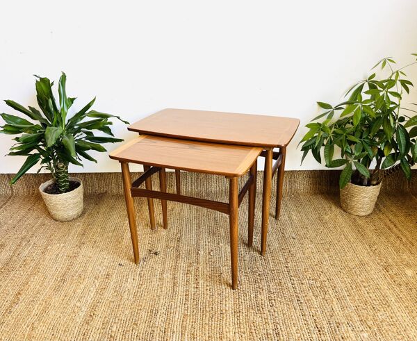 Ensemble de deux tables gigognes en teck – Style scandinave, années 70