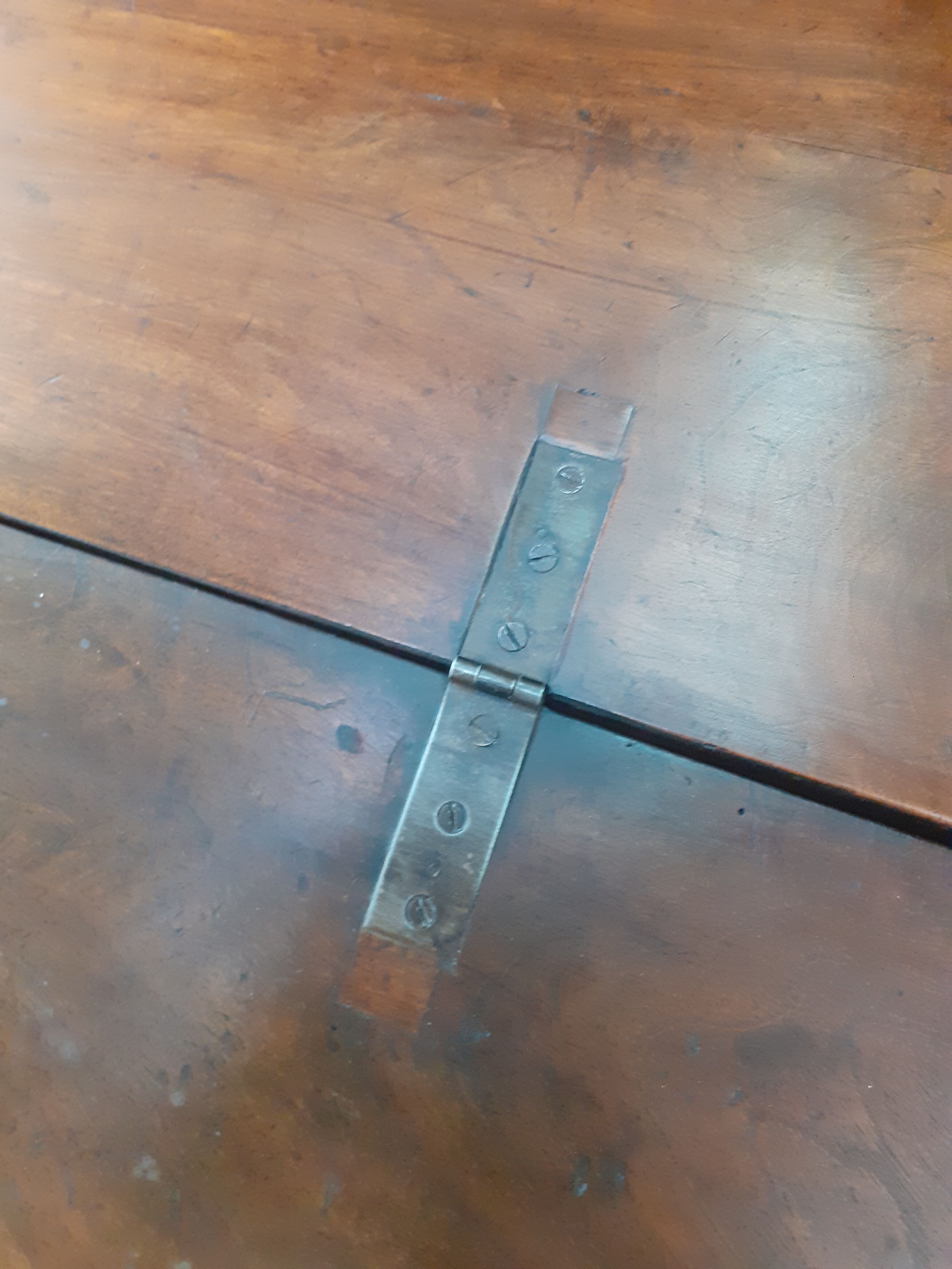 Table demi lune en noyer
