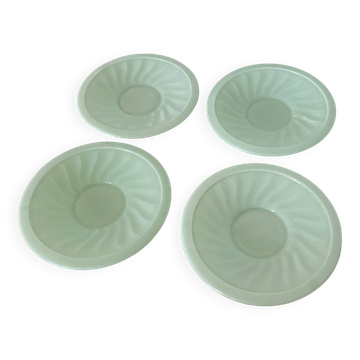 Lot de 4 soucoupes en opaline vert menthe à motif tourbillon, fabriquées en France