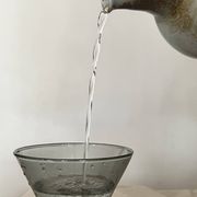 Carafe vintrage à eau / orangeade en céramique émaillée, 1950