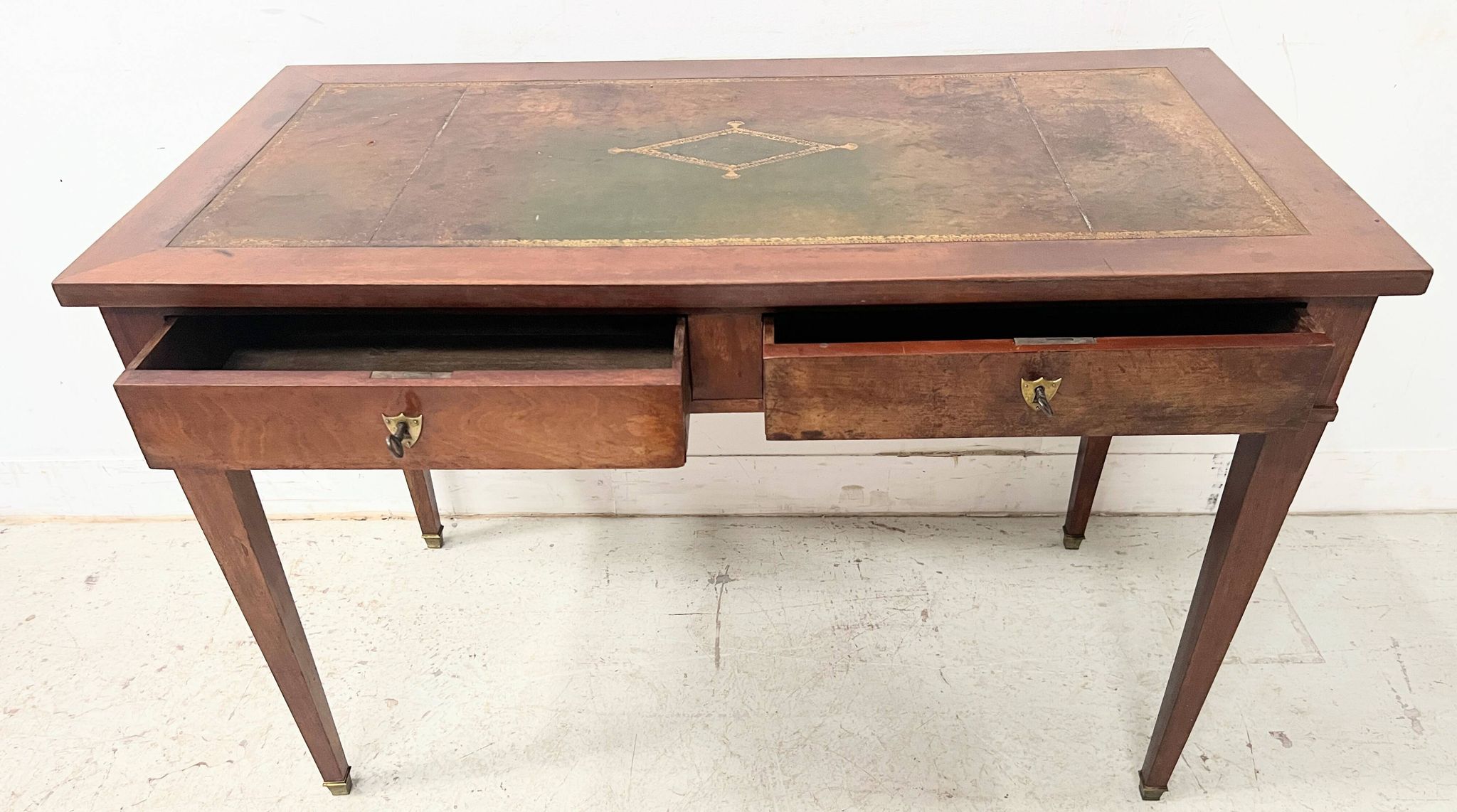 Louis XVI style desk in mahogany and veneer, 20th century.