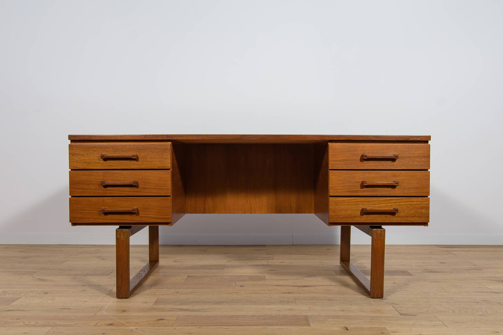 Mid-Century Teak Freestanding Desk by Torben Valeur & Henning Jensen for Dy
