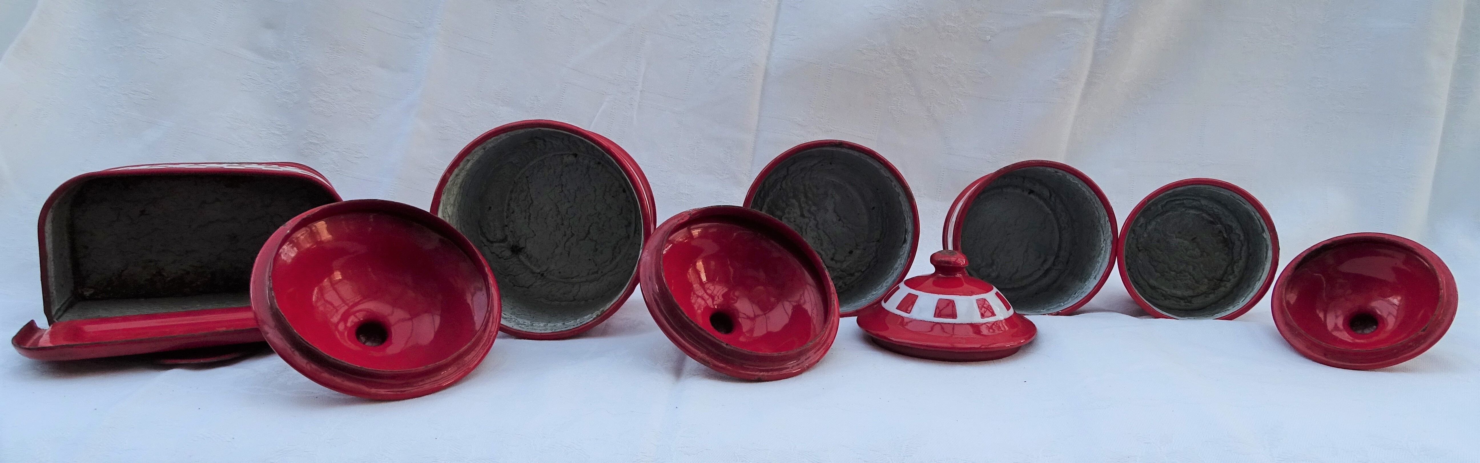 Ensemble de pots de cuisine en fer émaillé rouge