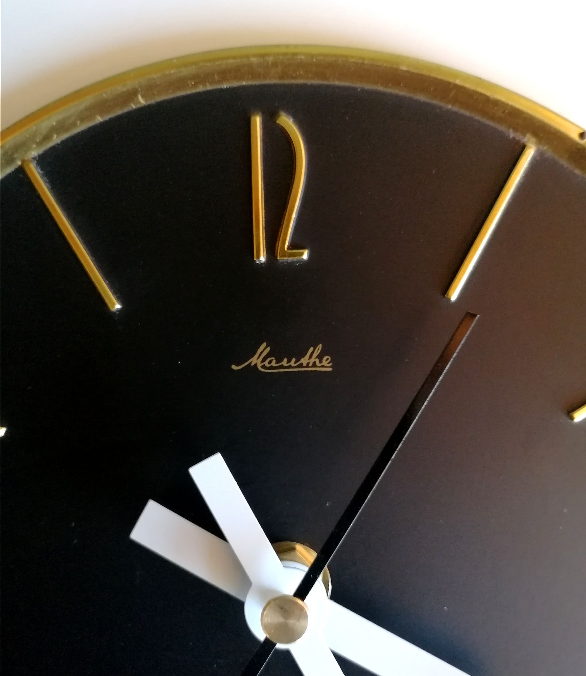 Horloge vintage pendule murale "Mauthe Blanche et Noire"
