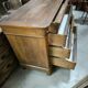 Commode d'époque Restauration en noyer flammé