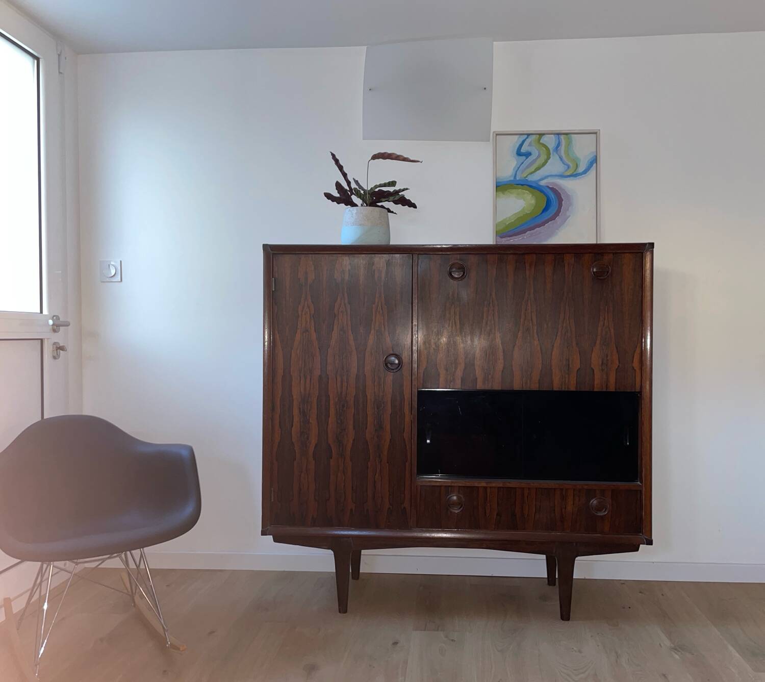 Scandinavian storage unit