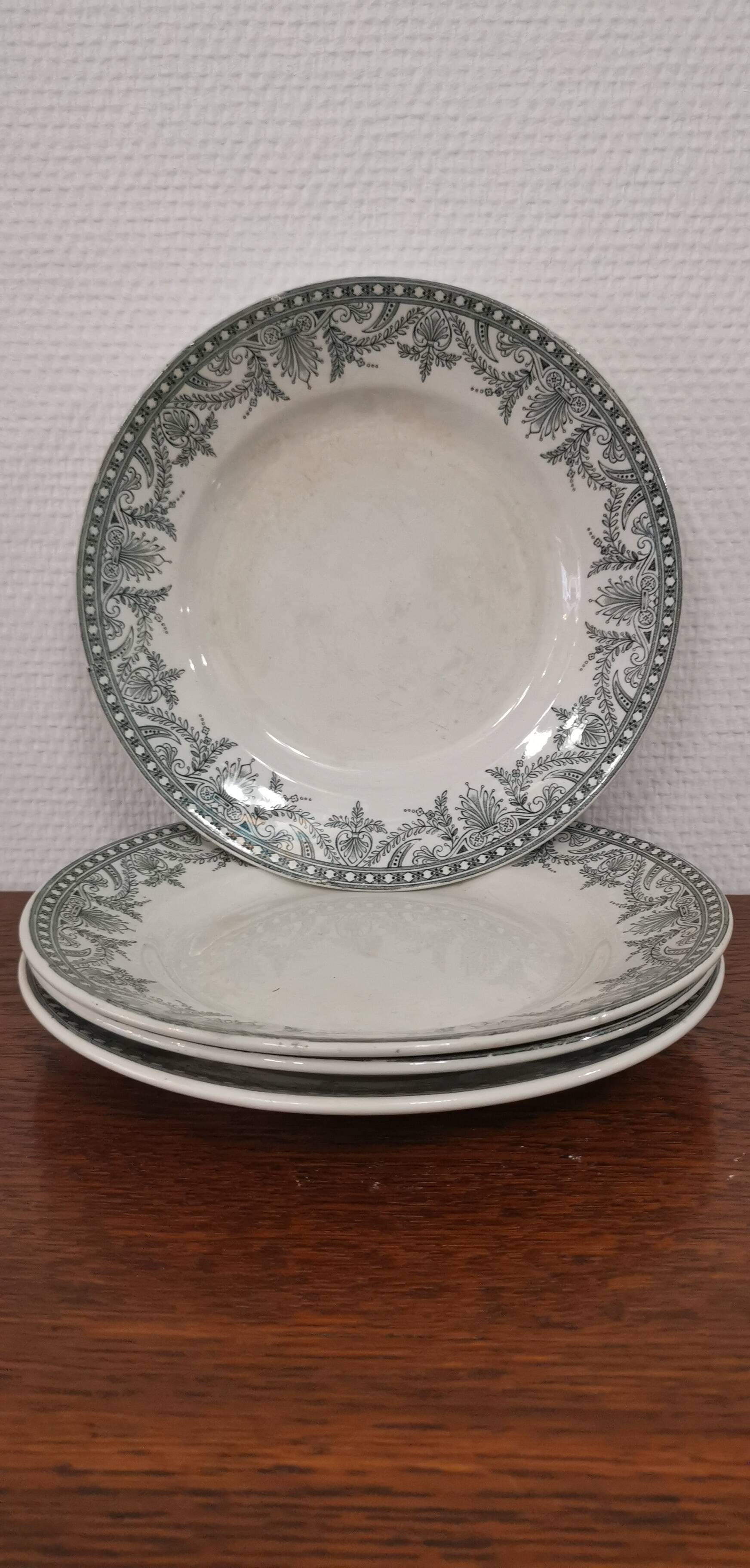 Set of 4 flat plates Terre de Fer Moulin des loups and WILBUR hamages