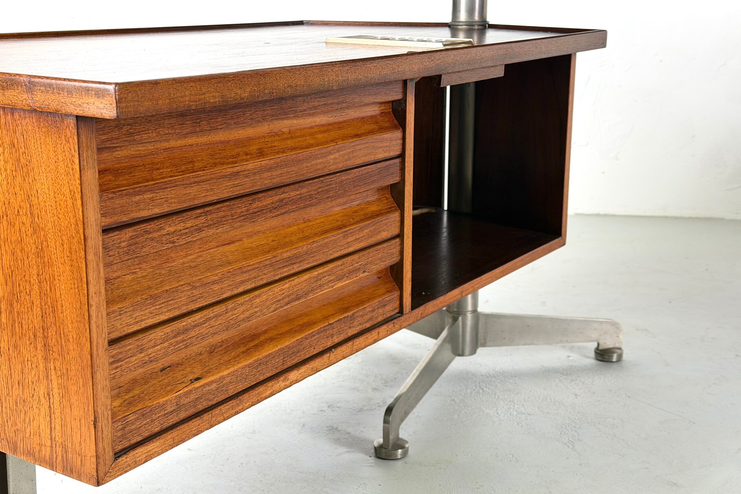 Executive desk T96 by Osvaldo Borsani for Tecno – 1960s