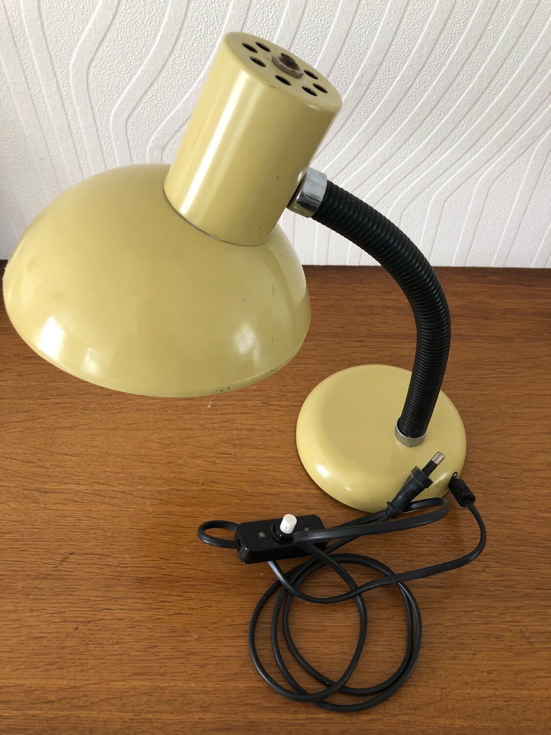 Lampe de bureau vintage métal jaune