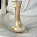 Vase en verre soufflé à col dentelé, blanc marbré à inclusions d'or - fin XIXème