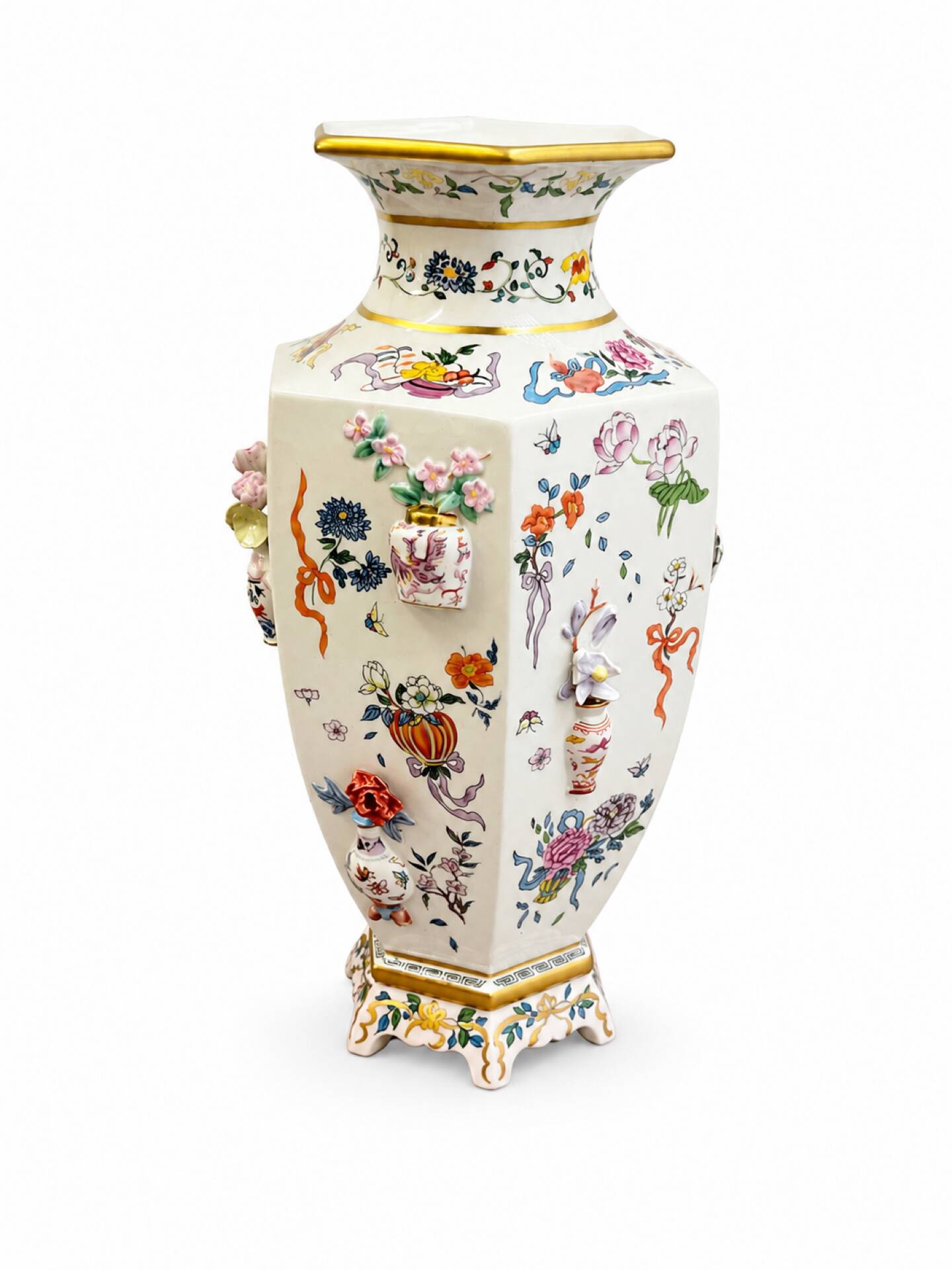 Porcelain vase with flower decorations by Dawen Wang.