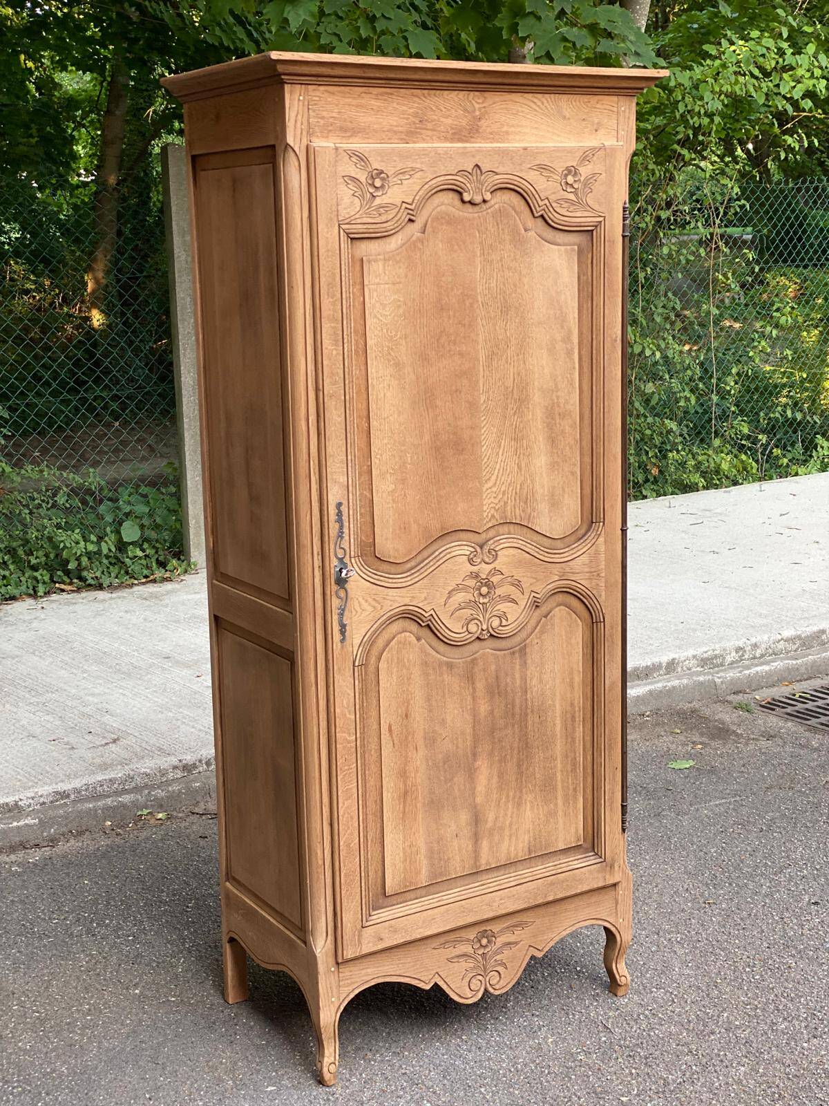 Louis XV boarding school wardrobe renovated in solid raw oak bonnetière