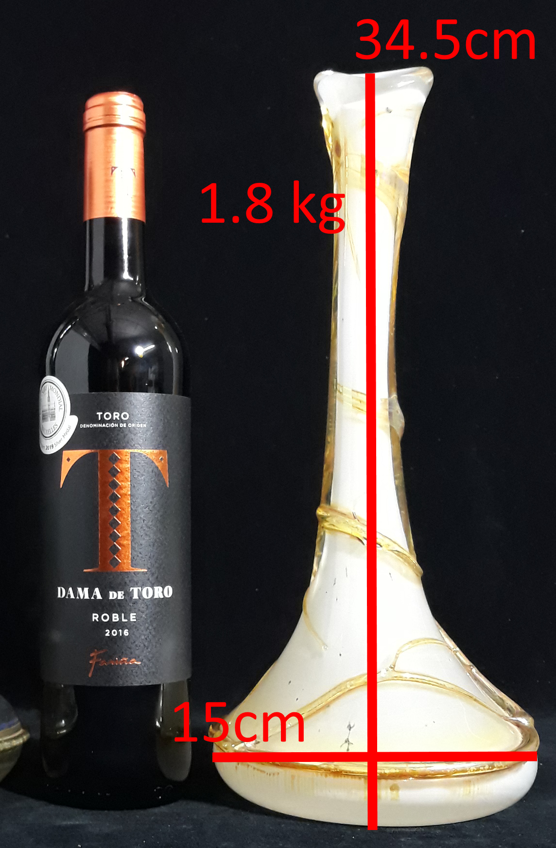 Jugendstil 'organic' vase in white glass with amber veins