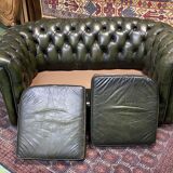 Chesterfield 2-seater green leather sofa from the 1980s