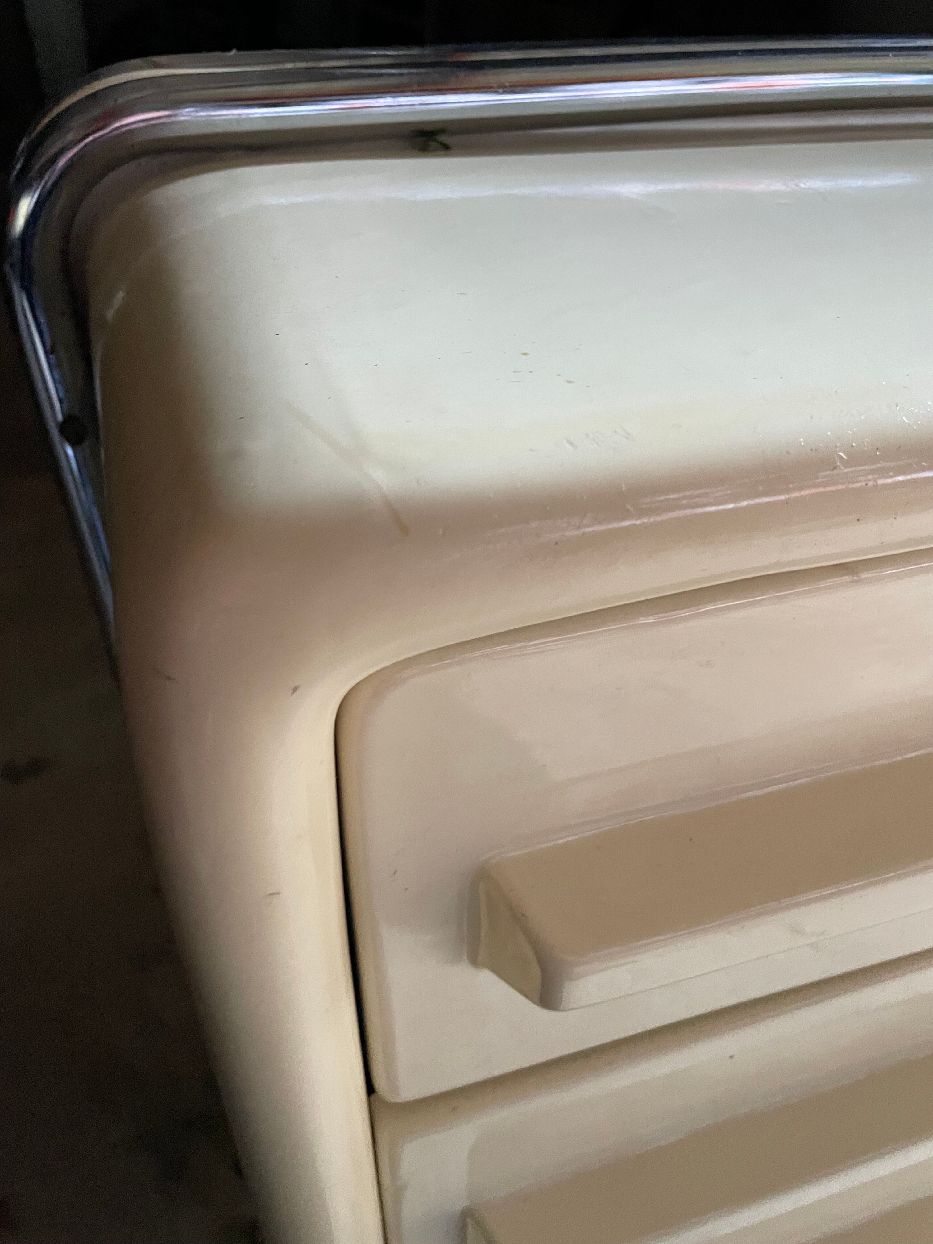 Commode en plastique space age 1970