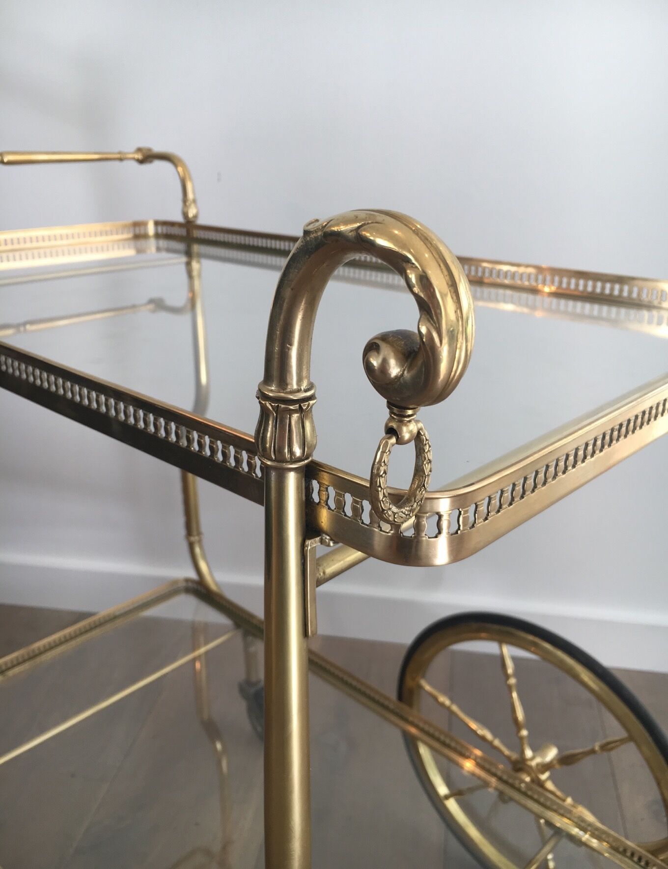 Neo-classical table in gilded metal and glass