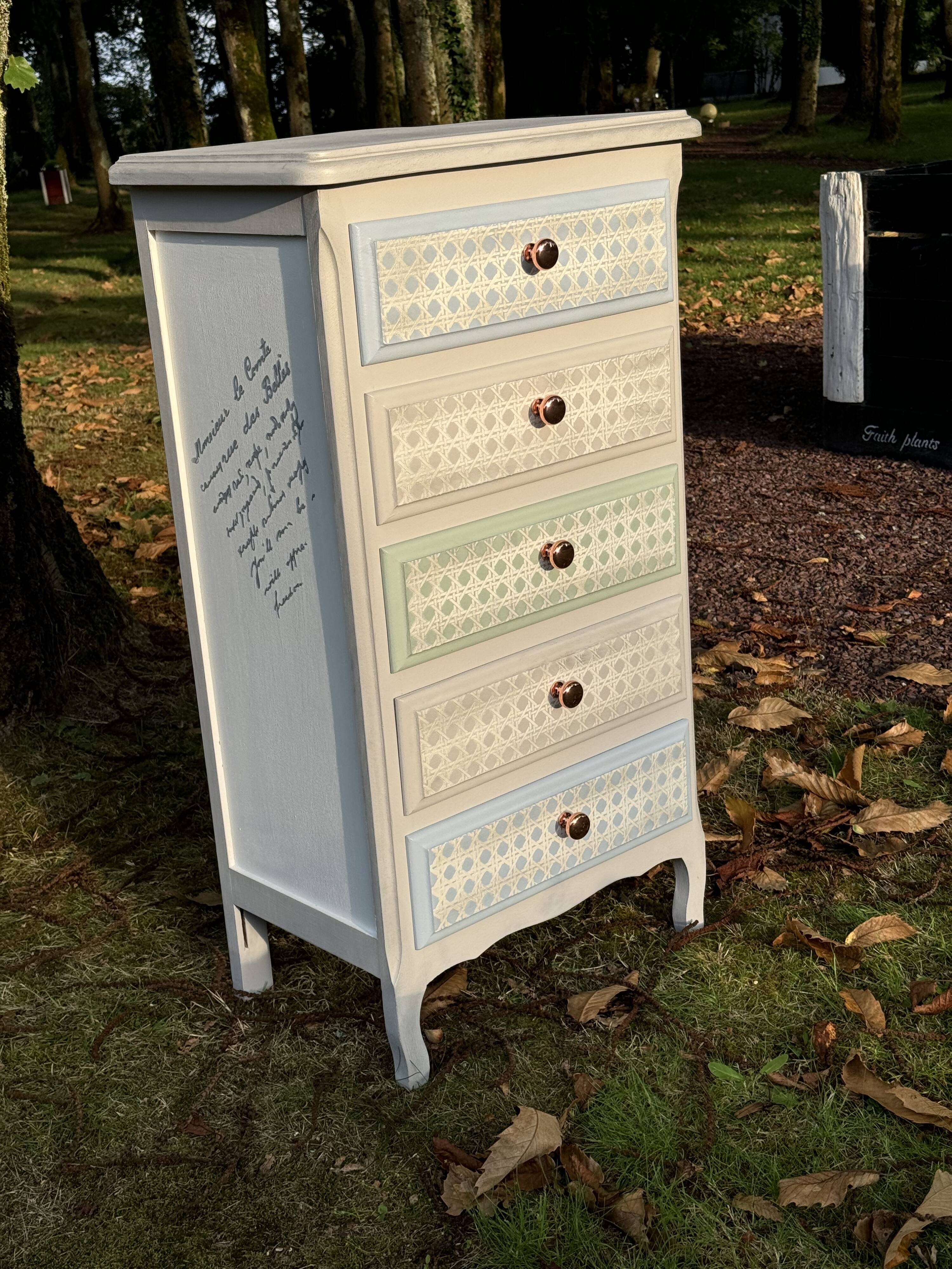 Chest of drawers